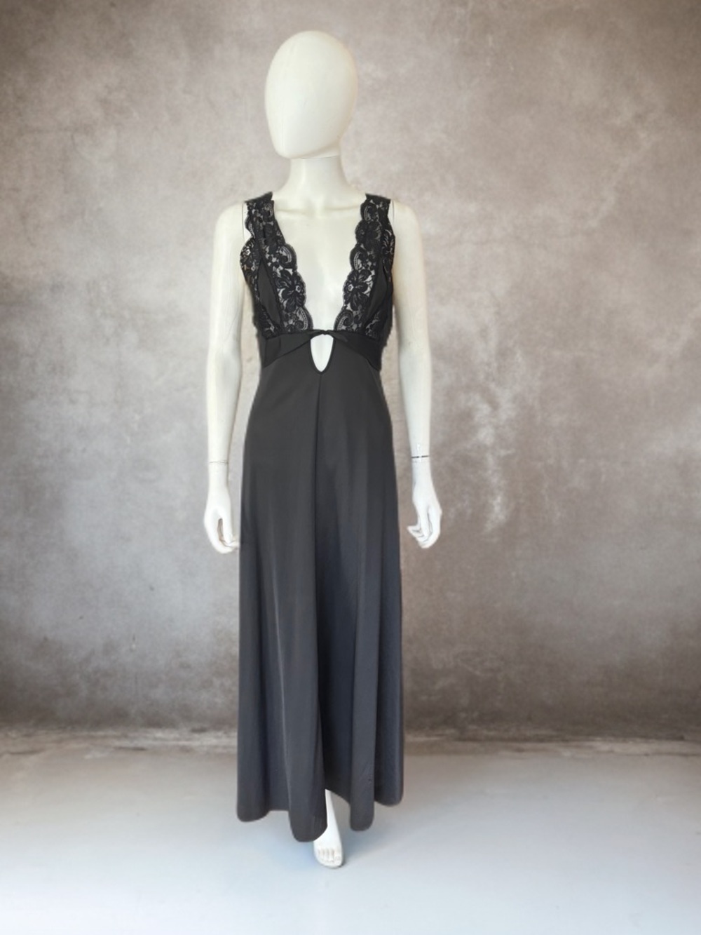Vintage Black Lace-Trim Maxi Slip Chemise with Keyhole Detail